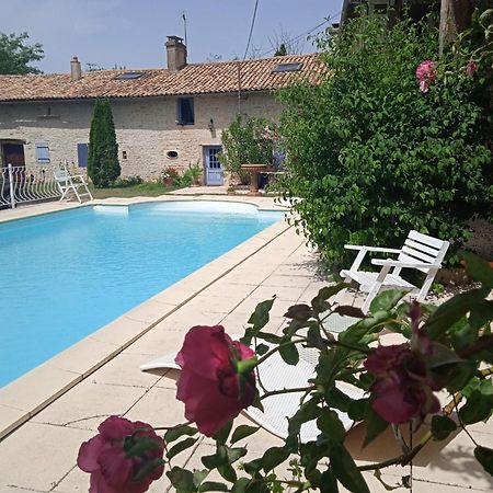 Coucouhirondelle Bed & Breakfast Brux Bagian luar foto