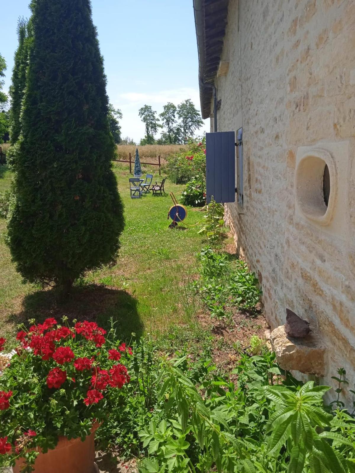 Coucouhirondelle Bed & Breakfast Brux Bagian luar foto